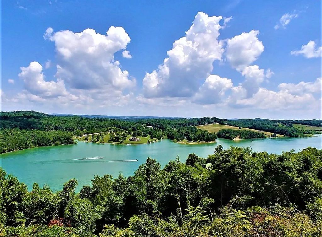 795 Red Bud Ln, Sevierville, TN 37876