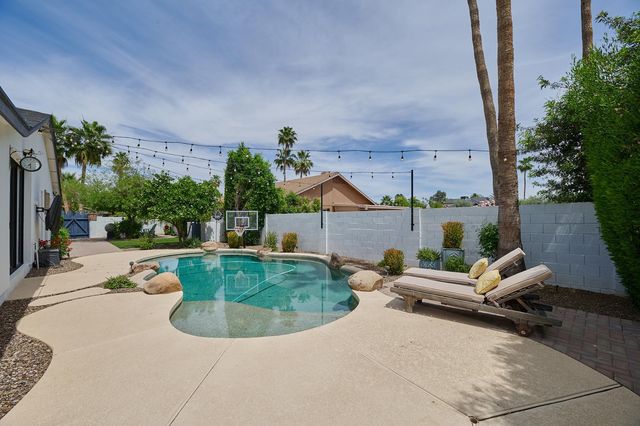 8113 E Redwing Road, Scottsdale, AZ 85250