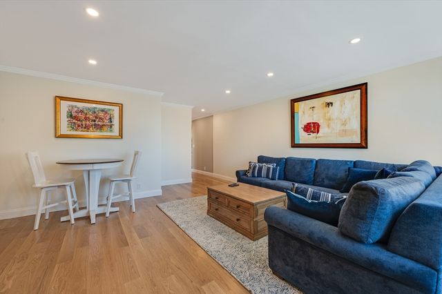 85 E India Row 34G, Boston, MA 02110