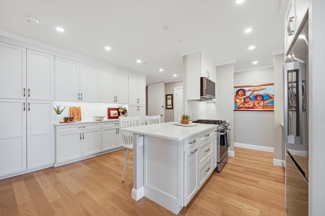 85 E India Row 34G, Boston, MA 02110