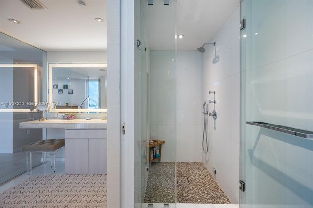 600 NE 27th St 3201, Miami, FL 33137