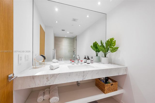 600 NE 27th St 3201, Miami, FL 33137