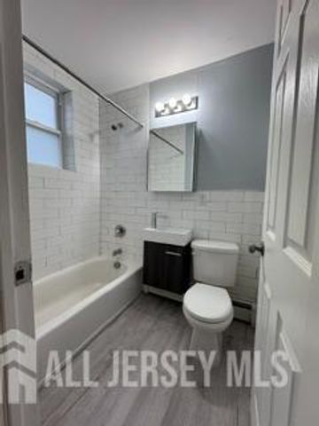 120 W 3 Avenue 3, Roselle, NJ 07203