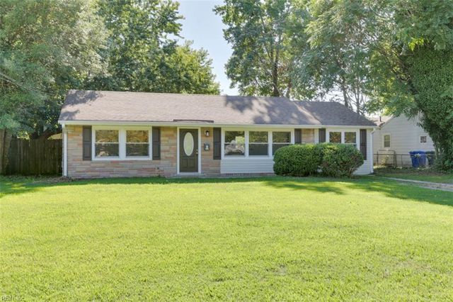 6 Cottage LN, Newport News, VA 23603