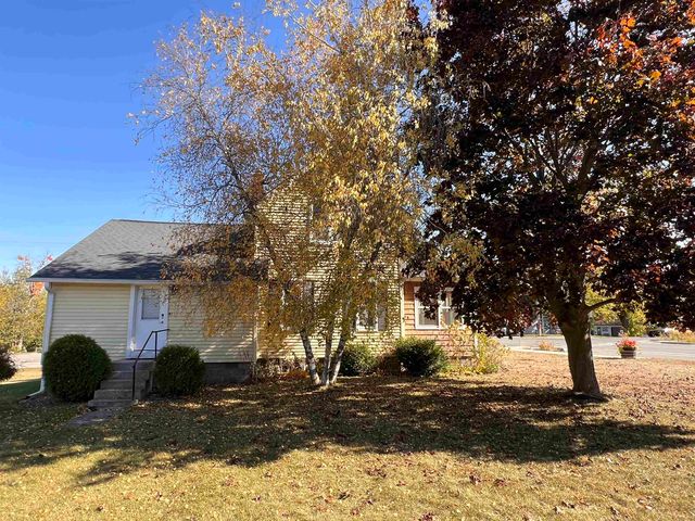 102 W Philip Street, Lake Leelanau, MI 49653