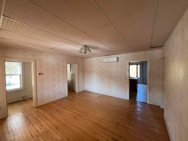 102 W Philip Street, Lake Leelanau, MI 49653