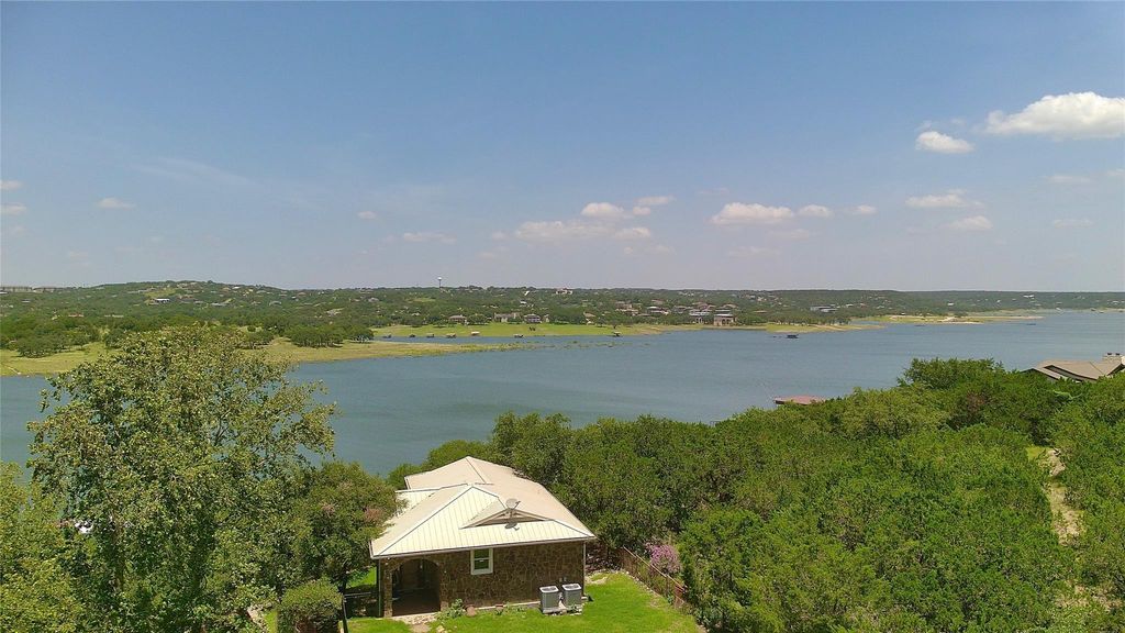 20700 E Lakeshore DR, Spicewood, TX 78669