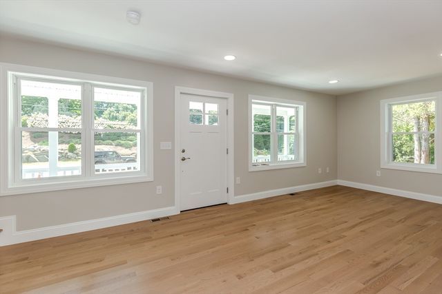 1855 Old Louisquissett Pike, Lincoln, RI 02865