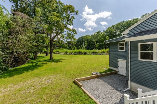 1855 Old Louisquissett Pike, Lincoln, RI 02865
