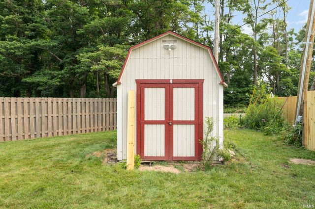 2926 Brooktree Court, Elkhart, IN 46514