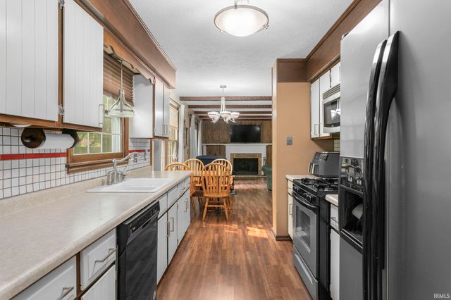 2926 Brooktree Court, Elkhart, IN 46514
