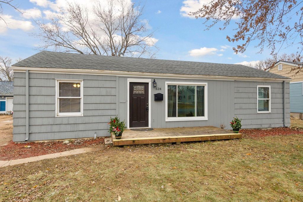 528 Shakopee Avenue E, Shakopee, MN 55379