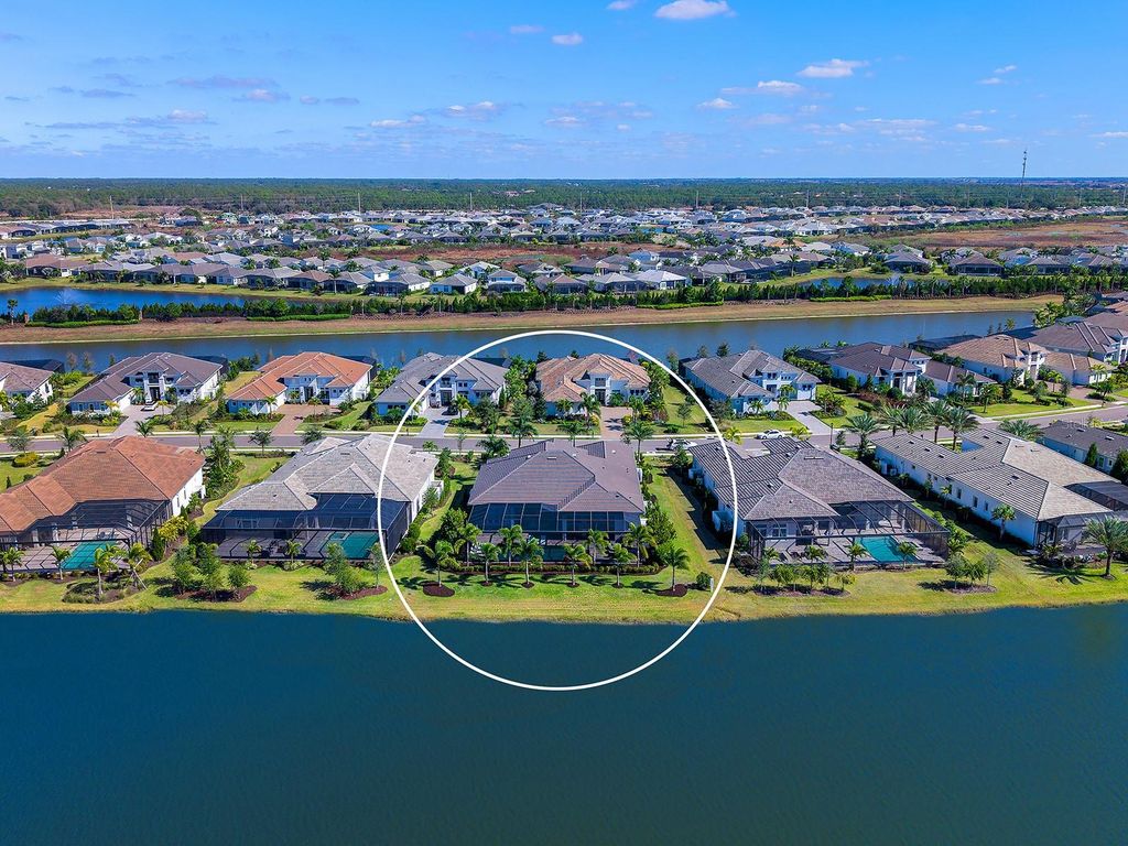 Image 5 of property listing at 8493 PAVIA WAY, Lakewood Ranch, FL 34202