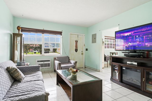 550 NE 37th Street 1-2, Pompano Beach, FL 33064