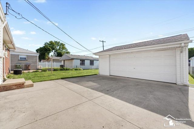 15136 Poplar Street, Southgate, MI 48195