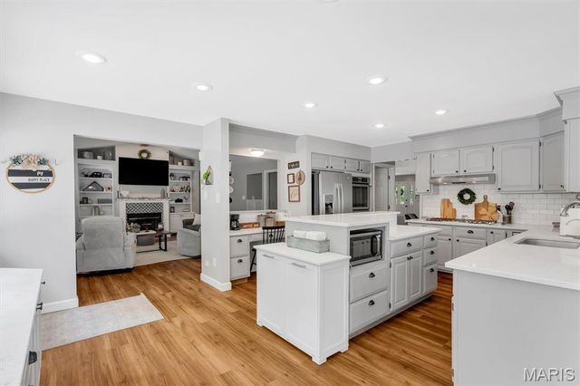 32 Kensington Place Court, St Charles, MO 63304