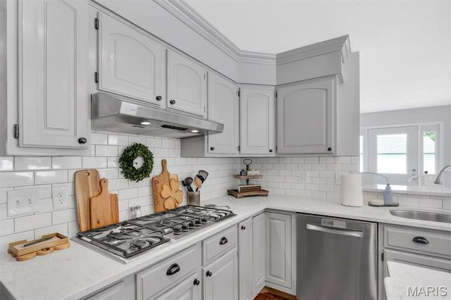 32 Kensington Place Court, St Charles, MO 63304