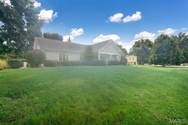 32 Kensington Place Court, St Charles, MO 63304