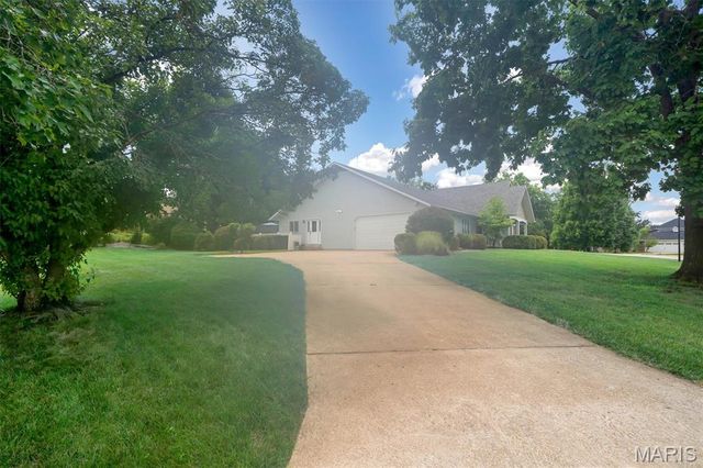 32 Kensington Place Court, St Charles, MO 63304