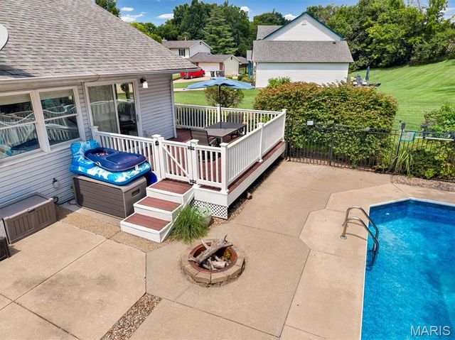 32 Kensington Place Court, St Charles, MO 63304