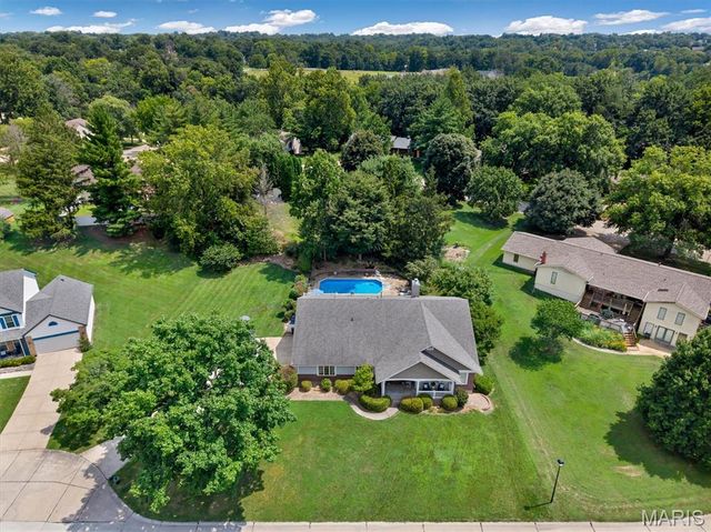 32 Kensington Place Court, St Charles, MO 63304