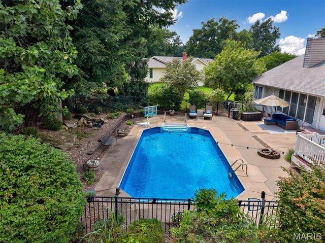 32 Kensington Place Court, St Charles, MO 63304