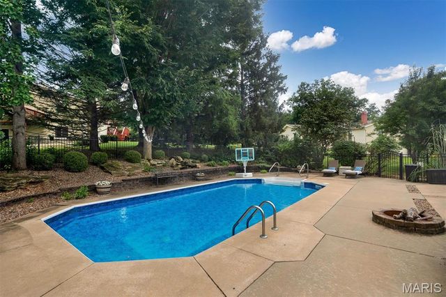 32 Kensington Place Court, St Charles, MO 63304