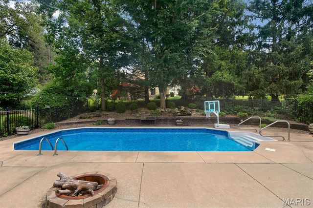 32 Kensington Place Court, St Charles, MO 63304