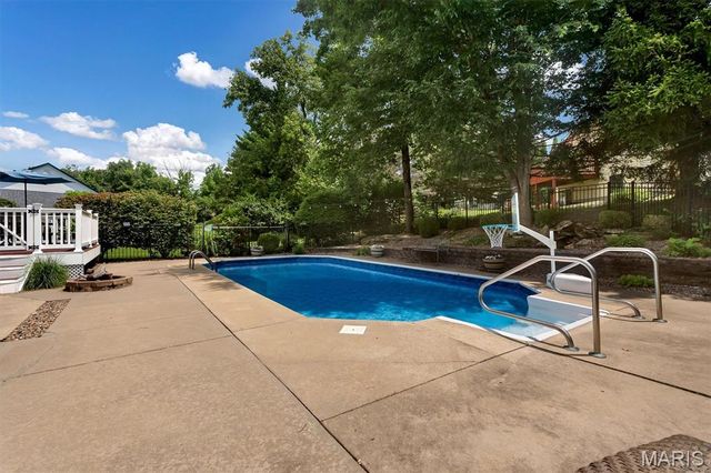 32 Kensington Place Court, St Charles, MO 63304
