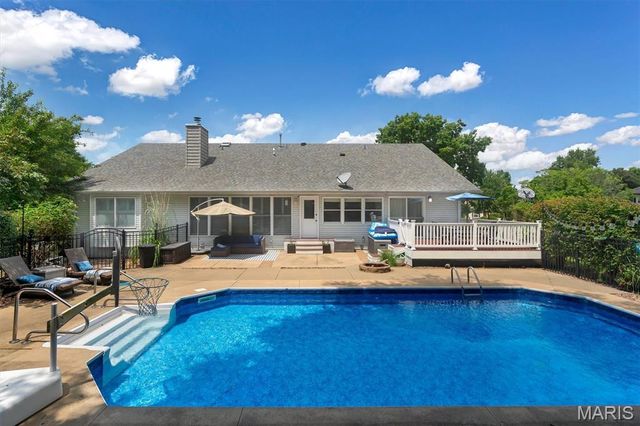 32 Kensington Place Court, St Charles, MO 63304