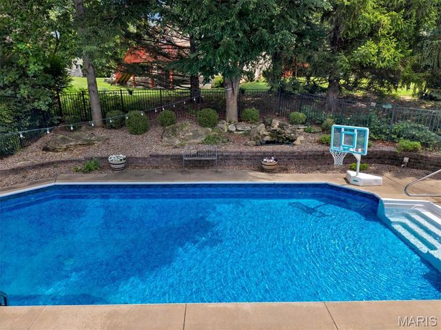 32 Kensington Place Court, St Charles, MO 63304