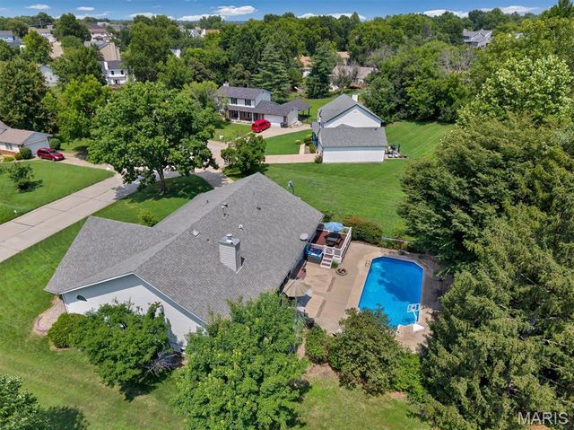 32 Kensington Place Court, St Charles, MO 63304