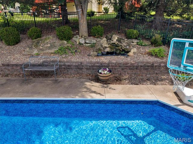 32 Kensington Place Court, St Charles, MO 63304