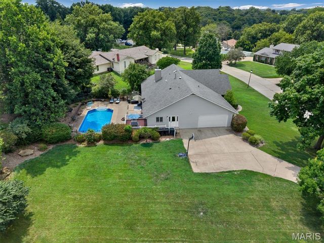 32 Kensington Place Court, St Charles, MO 63304