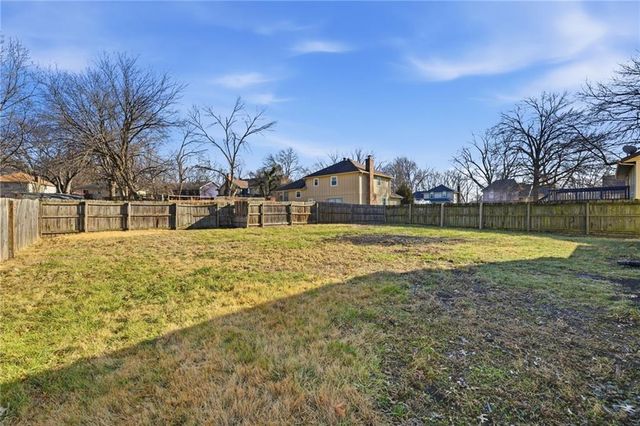 7918 Southview Drive, Grandview, MO 64030