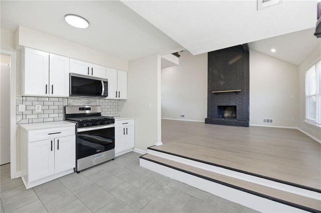 7918 Southview Drive, Grandview, MO 64030