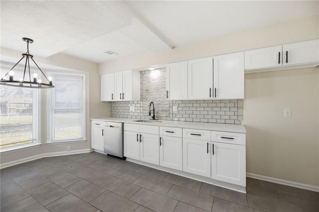 7918 Southview Drive, Grandview, MO 64030