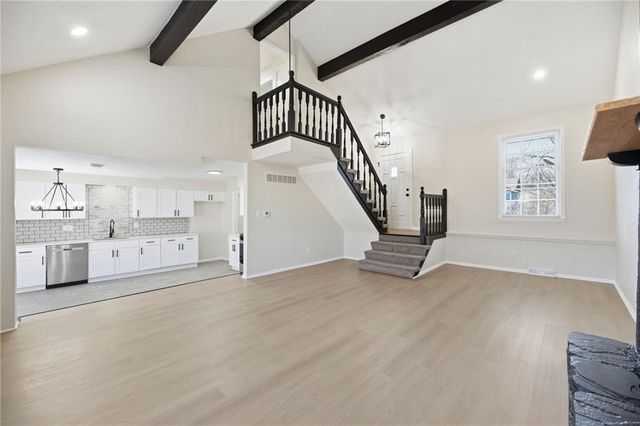 7918 Southview Drive, Grandview, MO 64030