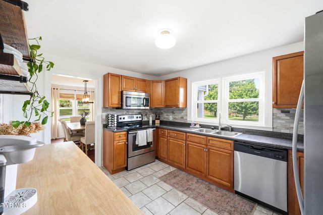 2401 Huffine Circle, Johnson City, TN 37604