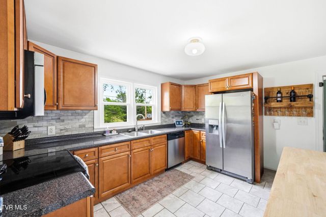 2401 Huffine Circle, Johnson City, TN 37604