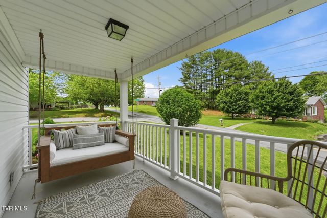 2401 Huffine Circle, Johnson City, TN 37604