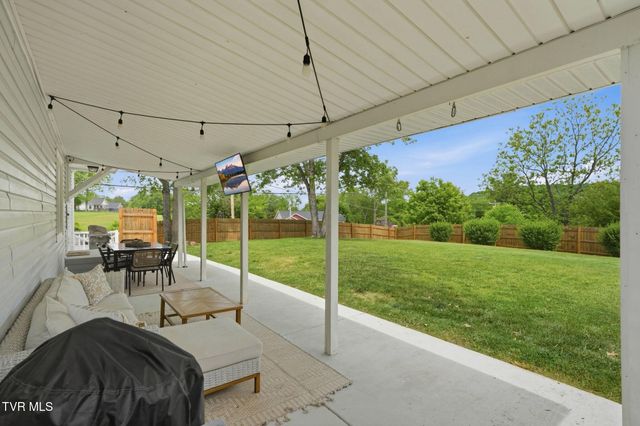 2401 Huffine Circle, Johnson City, TN 37604
