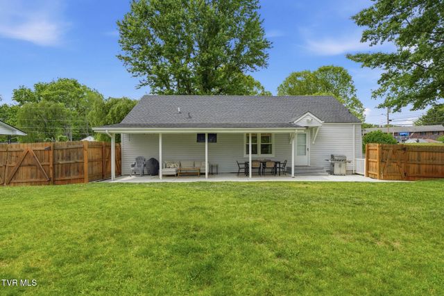 2401 Huffine Circle, Johnson City, TN 37604