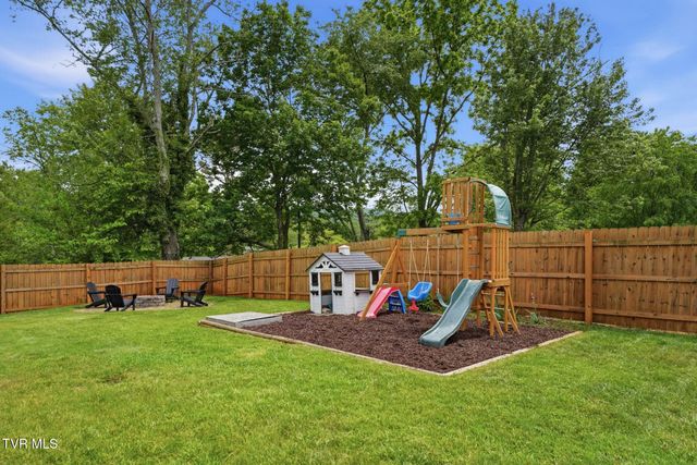 2401 Huffine Circle, Johnson City, TN 37604