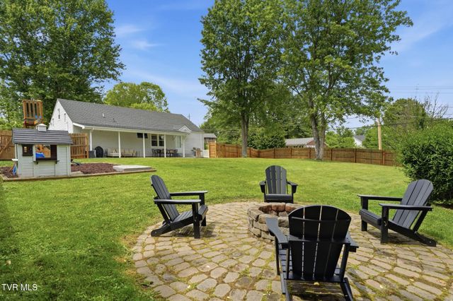 2401 Huffine Circle, Johnson City, TN 37604