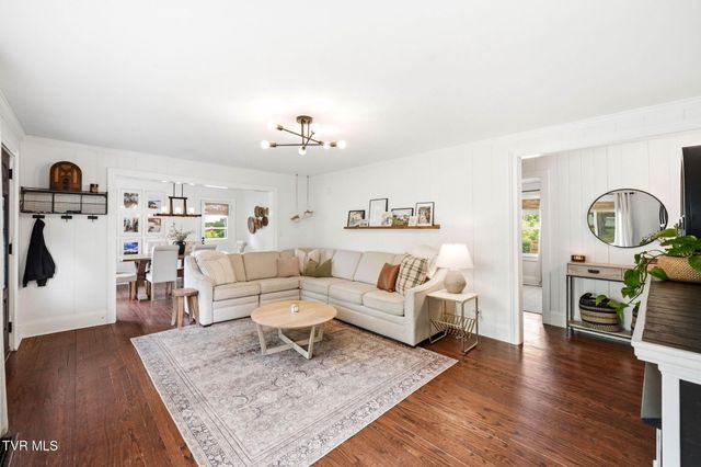 2401 Huffine Circle, Johnson City, TN 37604