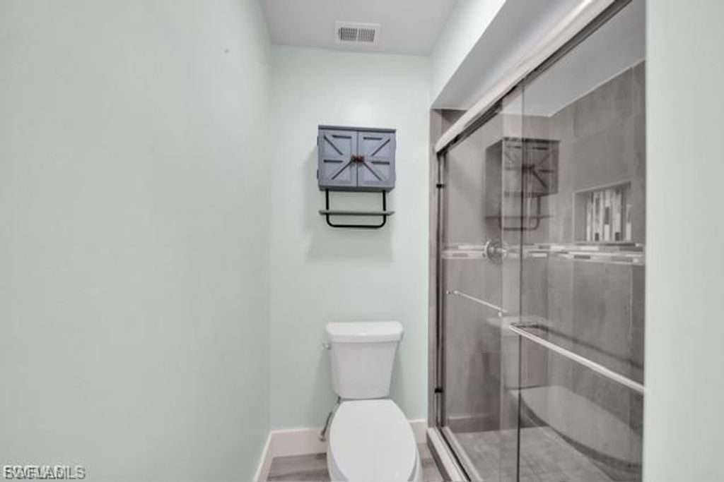 Image 16 of property listing at 1521 SW 47th TER 204, Cape Coral, FL 33914