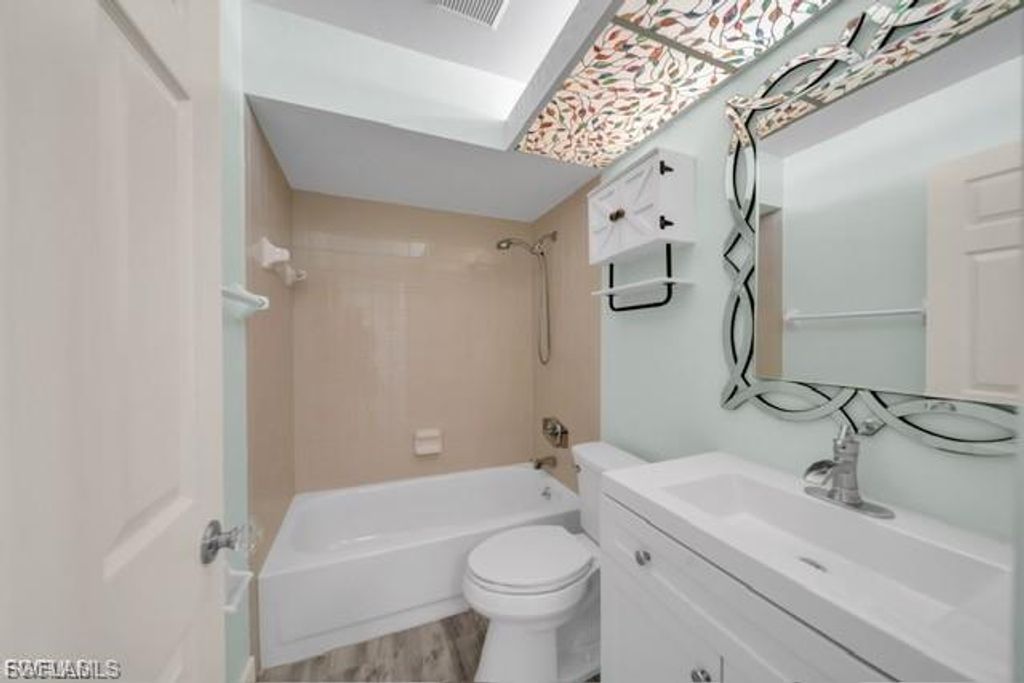 Image 21 of property listing at 1521 SW 47th TER 204, Cape Coral, FL 33914