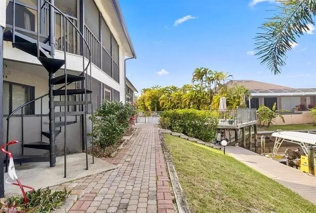 Image 4 of property listing at 1521 SW 47th TER 204, Cape Coral, FL 33914