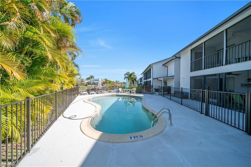 Image 6 of property listing at 1521 SW 47th TER 204, Cape Coral, FL 33914